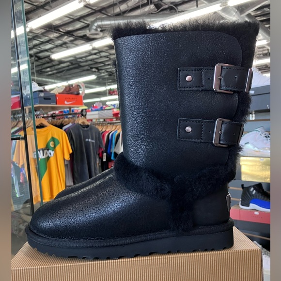 NEW UGG Skylah 1008145 Black Leather Fur Lined Boots - Picture 3 of 9